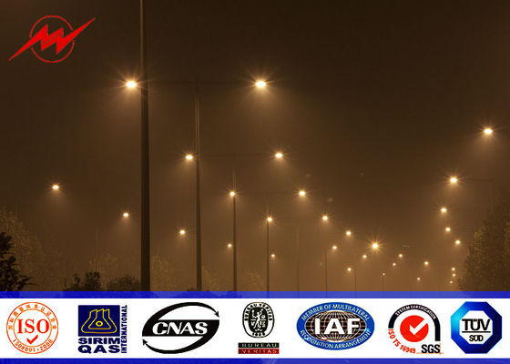 полюсы уличного света высоты 7m солнечные гальванизированные для дорожного освещения улицы