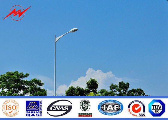 Толщина высоты 3mm светлых Poles 5m стоянкы автомобилей кронштейна уличного освещения одиночная