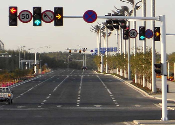 ISO9001 одобренное вокруг освещения Poles 8m напольного с ржавчиной перекрестной рукоятки анти-